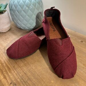STEPS Size 7 Deep Red Casual Slip-On Shoes